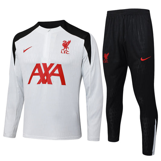 Liverpool анцуг 1