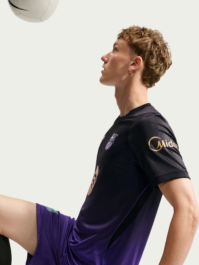 Barcelona away tee 26/27
