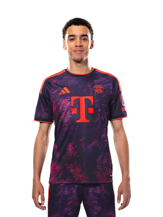 Bayern Munich third tee 26/27