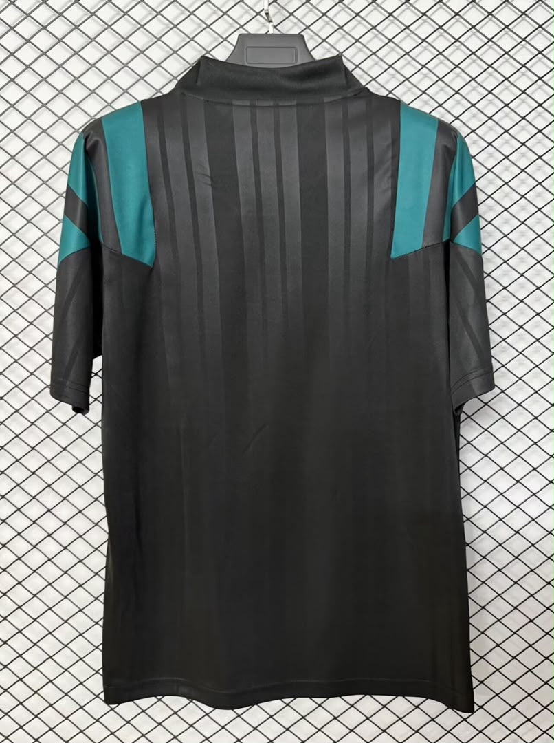 Liverpool Retro vibe black