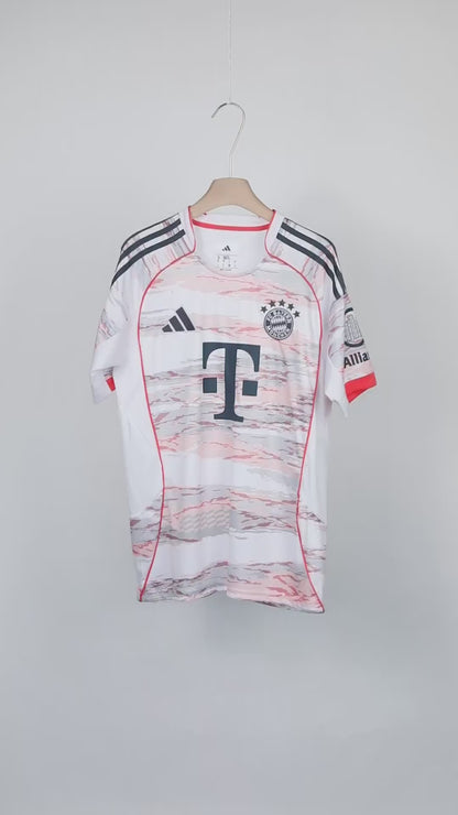 Bayern Munich away tee 25/26